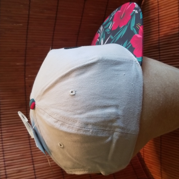 HIBISCUS MICKEY "90 Years of Magic" by Disney Cap NEW - Picture 3 of 5